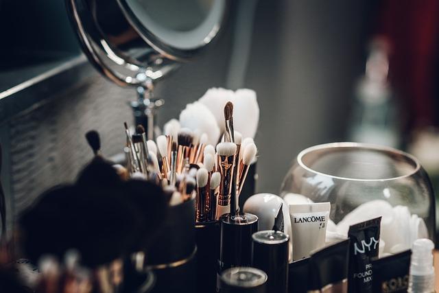 Jak vybrat profesionální nehtovou kosmetiku pro domácí použití?